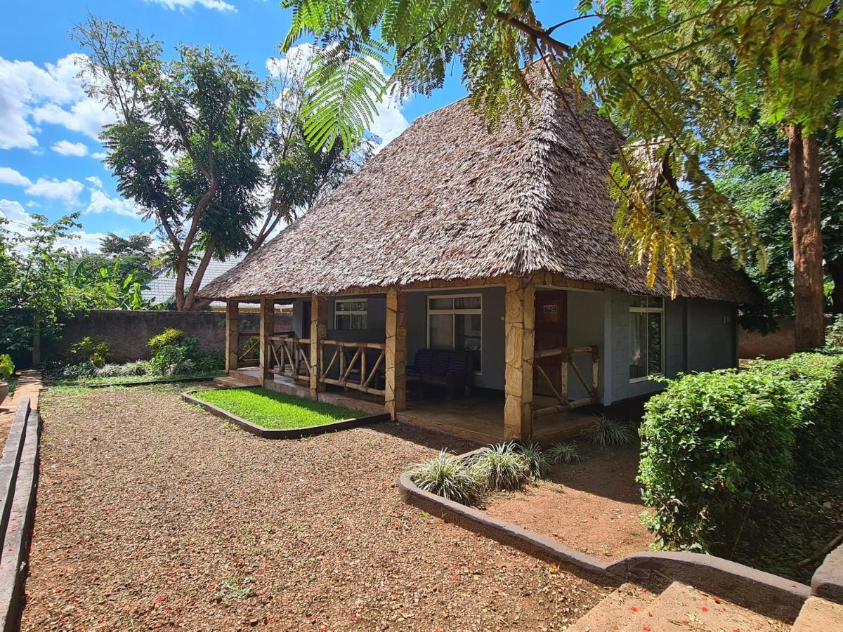 Honey Badger Lodge Moshi Exterior photo