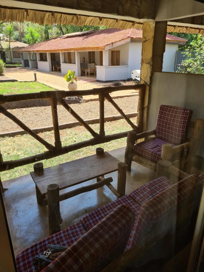 Honey Badger Lodge Moshi Exterior photo
